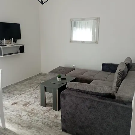 Leona D-1 * Divcibare