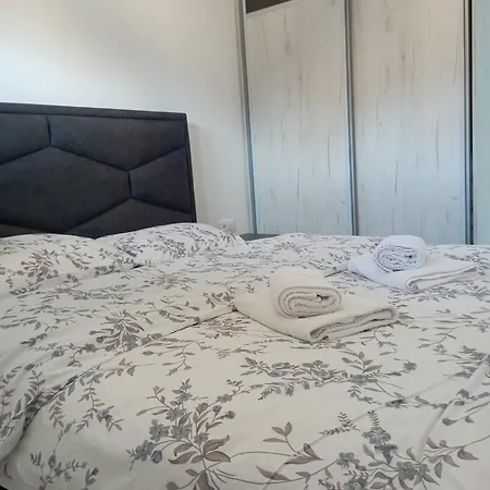 Leona D-1 * Divcibare