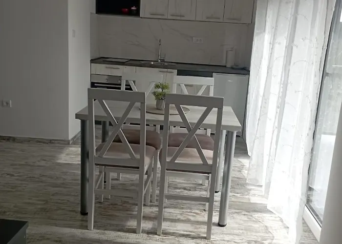 Апартаменты Leona D-1